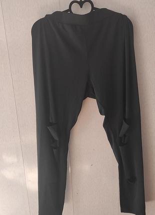 Легенькі лосіни з розрізами на колінах