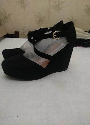 Туфлі stradivarius