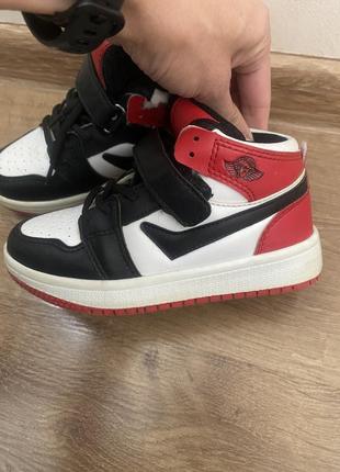 Кроссовки высокие