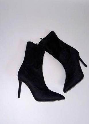 Ботинки на каблуку стильні ботильйони на каблуку замшеві ботильйони на підборах чорні...