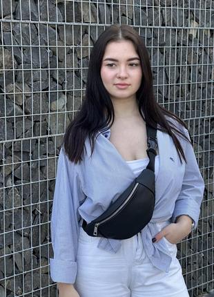 Бананка сумка на пояс и через плечо женская из натуральной кожи черная
