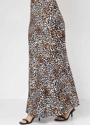 Атласная юбка макси с леопардовым принтом2 фото