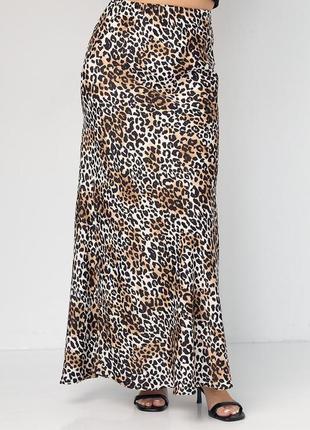 Атласная юбка макси с леопардовым принтом5 фото