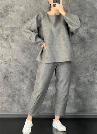Жіночий кашеміровий костюм
