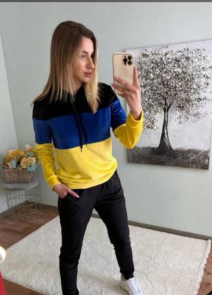 Велюровий спортивний костюм