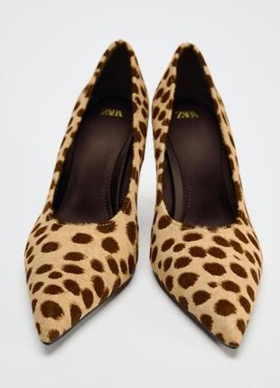 Кожаные туфли на каблуках