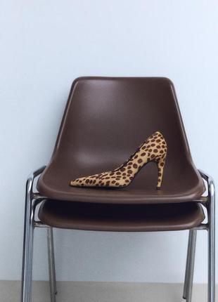 Кожаные туфли на каблуках