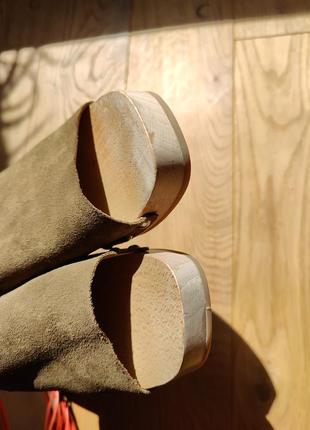 Трендовые замшевые деревянные сабо с шипами & other stories5 фото