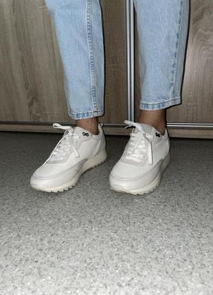 Кросівки білі жіночі7 фото