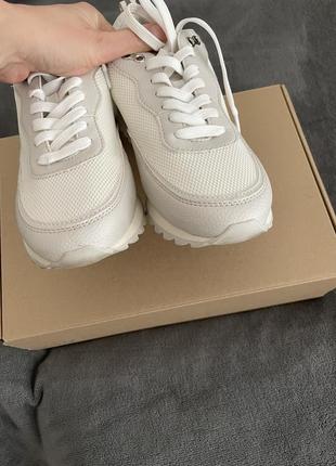 Кросівки білі жіночі3 фото