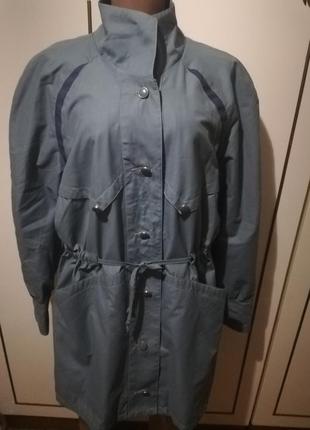 Продам ветровку.