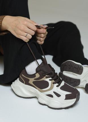 Кроссовки женские