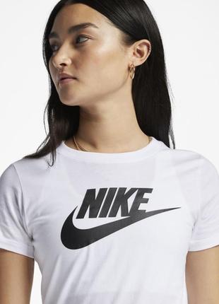 Шикарна футболка nike.