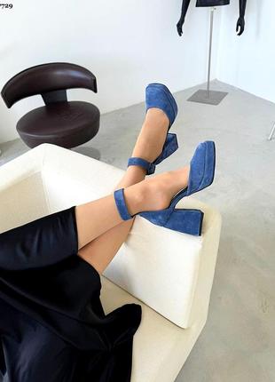 Сині замшеві жіночі відкриті туфлі на широкому підборі з квадровим носком3 фото