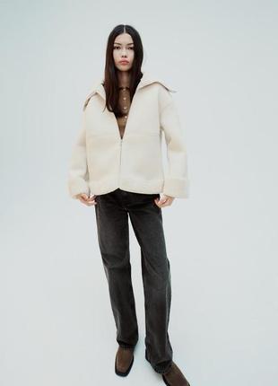 Молочная куртка с мехом дубленка zara
