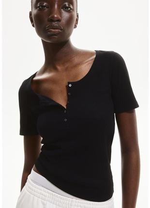 Базовая черная коттоновая футболка в рубчик с круглым вырезом h&m, рукав 2/4