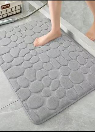 Килимок в ванну кімнату