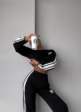 Спортивний костюм в стилі adidas
