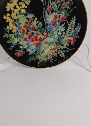 Декоративная настенная тарелка "малина под цветом веника" 1991р