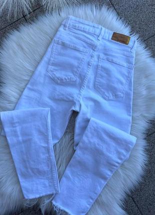 Фирменные белые джинсы3 фото