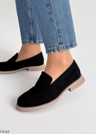 Жіночі чорні та бежеві лофери туфлі на низьких підборах