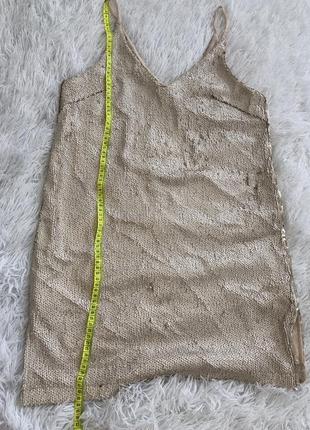 Платье мини, бежевого цвета, в пайетки, прямого кроя на брителях. есть подкладка, размер s, но можно и на маленький м6 фото
