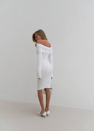 Хлопковое вязаное платье с открытыми плечами белая меди5 фото