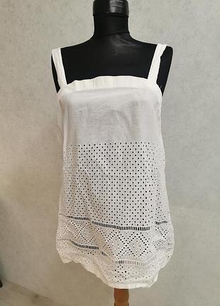 Блуза-майка женская с красивой отделкой.