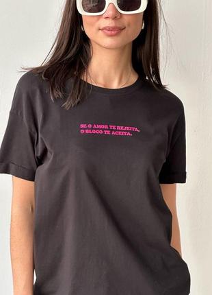 Женская футболка с розовой надписью2 фото