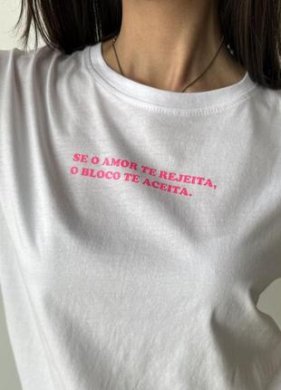 Женская футболка с розовой надписью4 фото