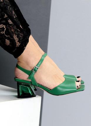 Стильные женские босоножки открытые на ремешку, в зеленом цвете, квадратный носок. прозрачный каблук4 фото