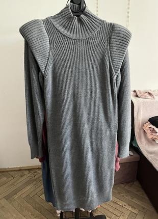 Серое платье