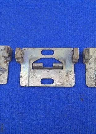Кронштейн крепления троса стеклоподьемника москвич  412 2140