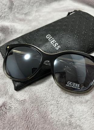 Сонцезахисні окуляри guess