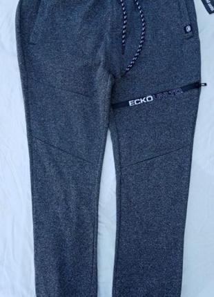 Ecko штани.