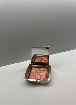 Hourglass румʼяна at night