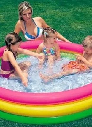Надувний дитячий круглий басейн intex веселка 174 х 33 см із трьома повітряними камерами та м'яким дном