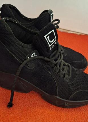 Продам кросівки натуральний замш