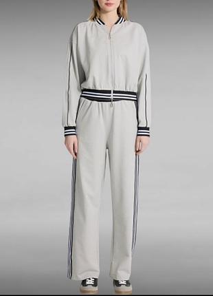 Стильний жіночий спортивний костюм у смужку з туреччини