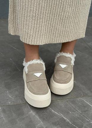 Лофери утепленні короткі черевики ботінки жіночі замшеві пісочні зимові