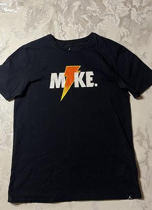 Футболка jordan.