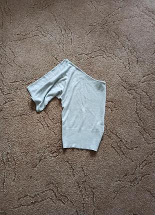 Футболка с люрексом,с блеском. на одно плечо.