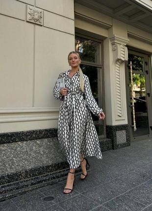 Стильное шелковое платье