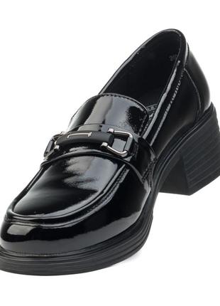 Туфлі-лофери жіночі лаковані чорні 2539т