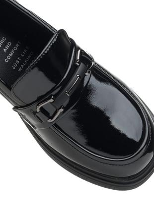 Туфлі-лофери жіночі лаковані чорні 2539т