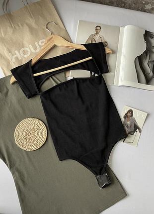 Боді з вирізами