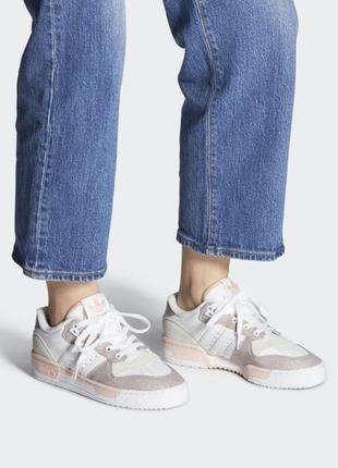 Кросівки жіночі adidas р. 38,0-38,5  us 7,5