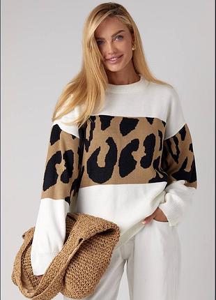 Женский свитер оверсайз с леопардовым принтом