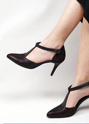 Стильные черные замшевые туфли clarks. англия.