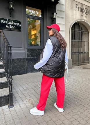 Стильная стеганая жилетка больших размеров